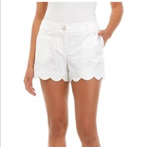 - Crown & Ivy
Women's Shelby Scalloped Shorts